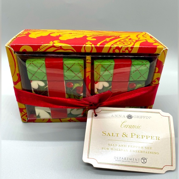 NWT Dept. 56 Christmas Hollyberry Salt and Pepper Shakers - Picture 1 of 6